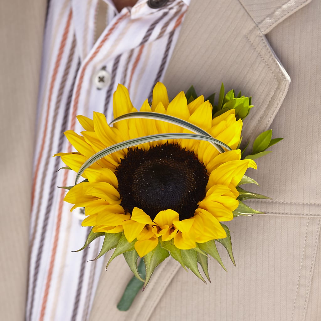 Free Spirit Boutonniere – Harpers House Of Flowers, Goldsboro NC
